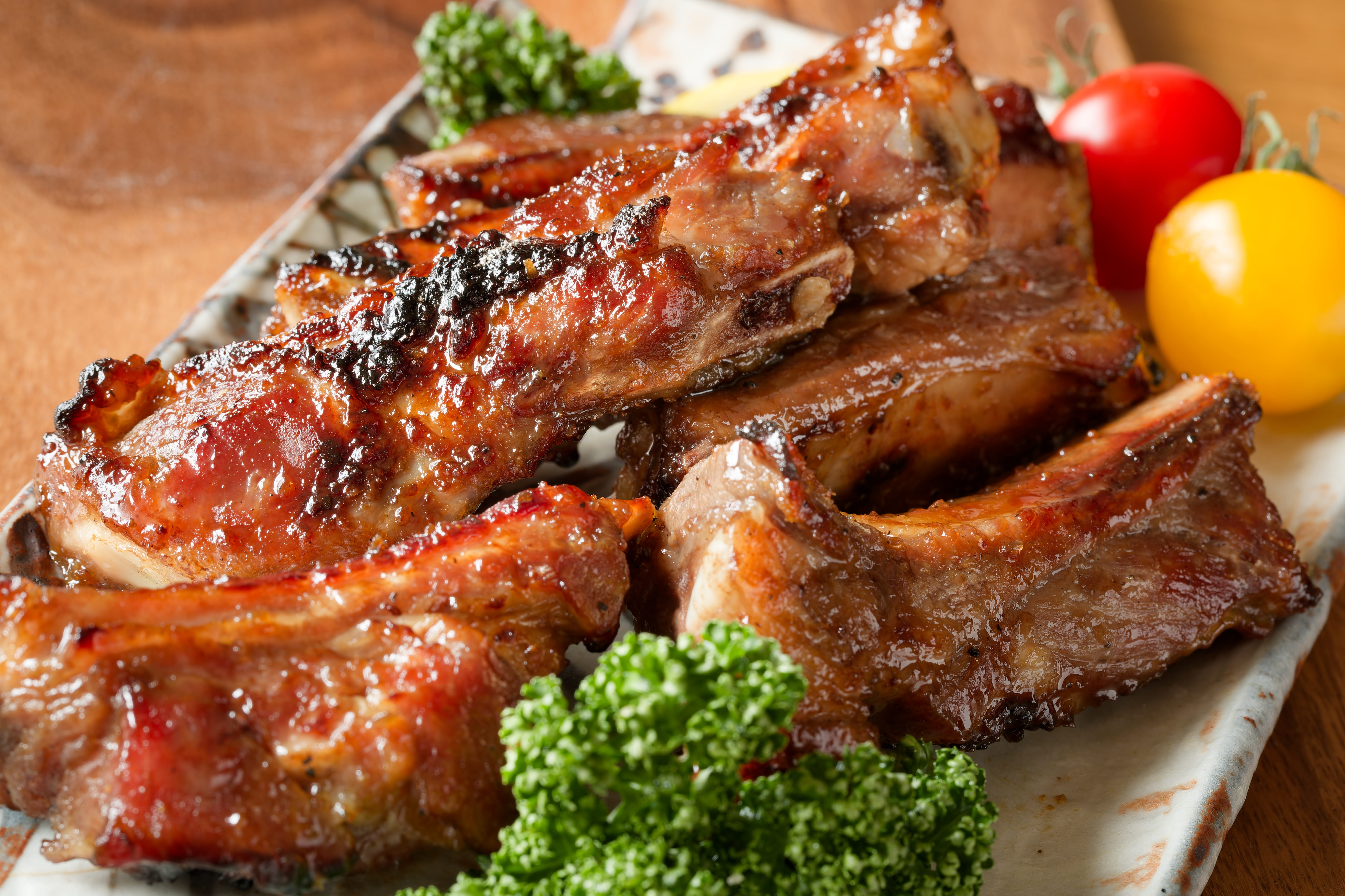 スペアリブの下味ダレにコーヒーを加えると臭みが和らぎやわらかく仕上がります