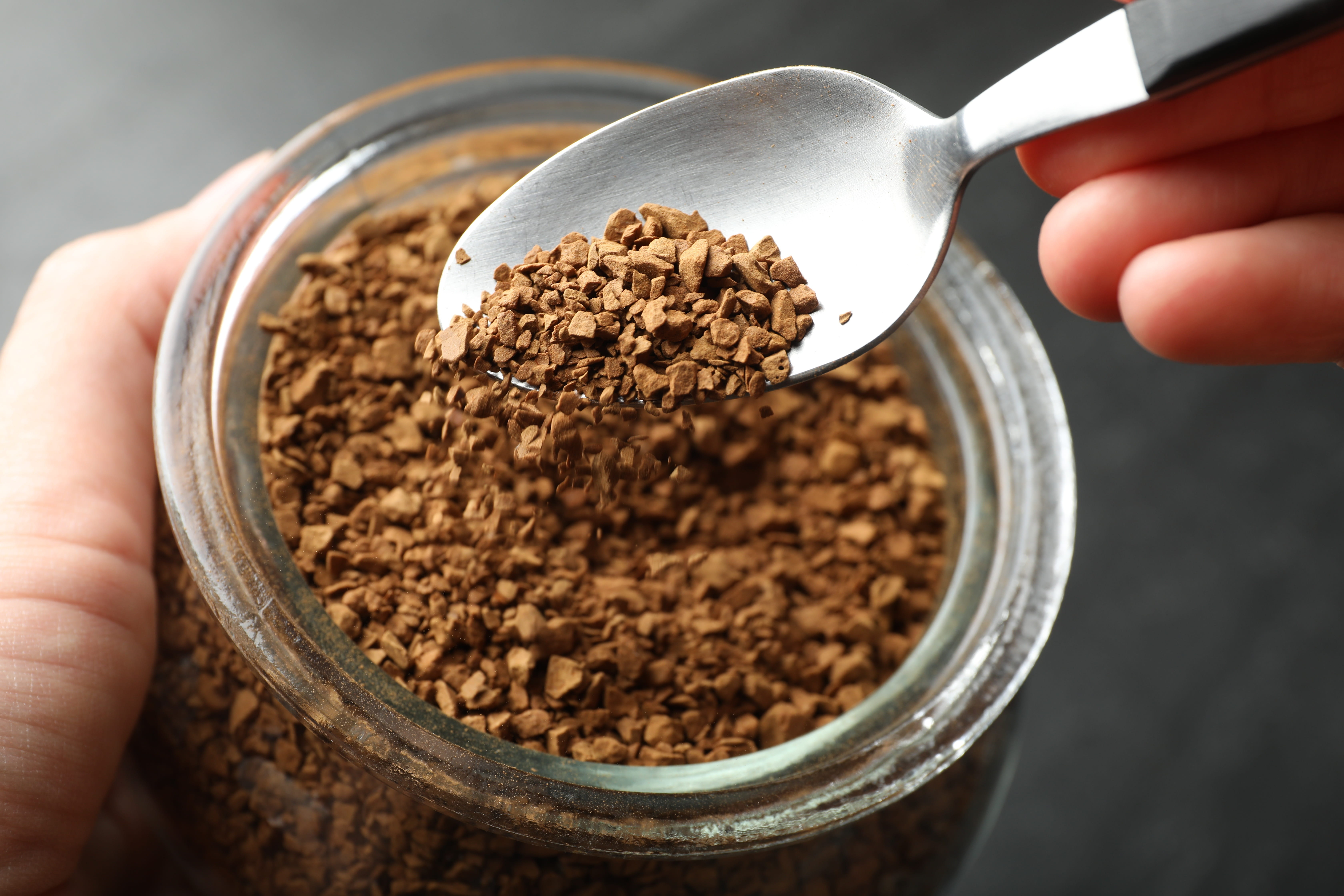 カレーやビーフシチューにコーヒーを隠し味として加えると深みが出ます