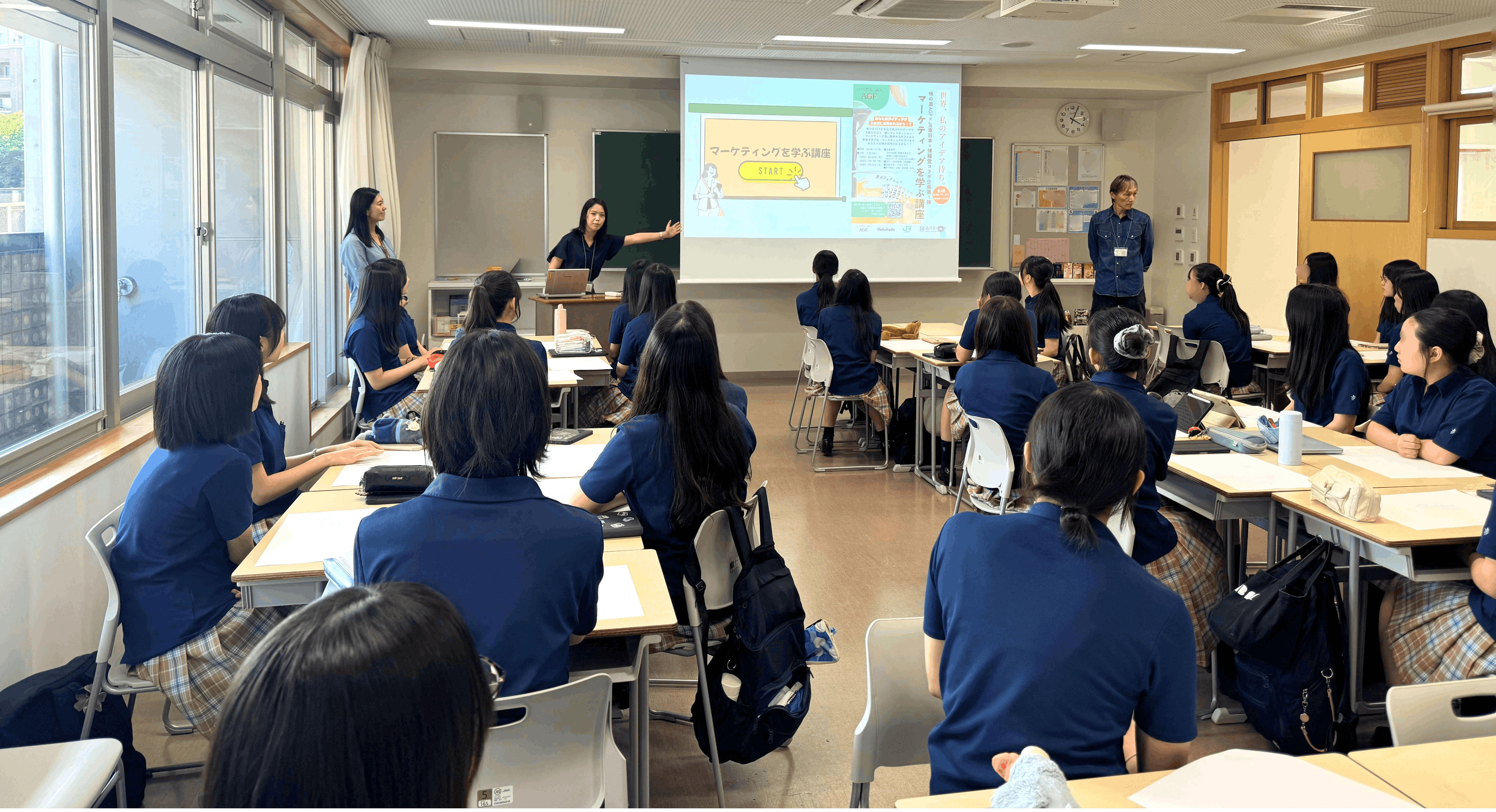 品川女子学院の教室でマーケティングを学ぶワークショップの様子