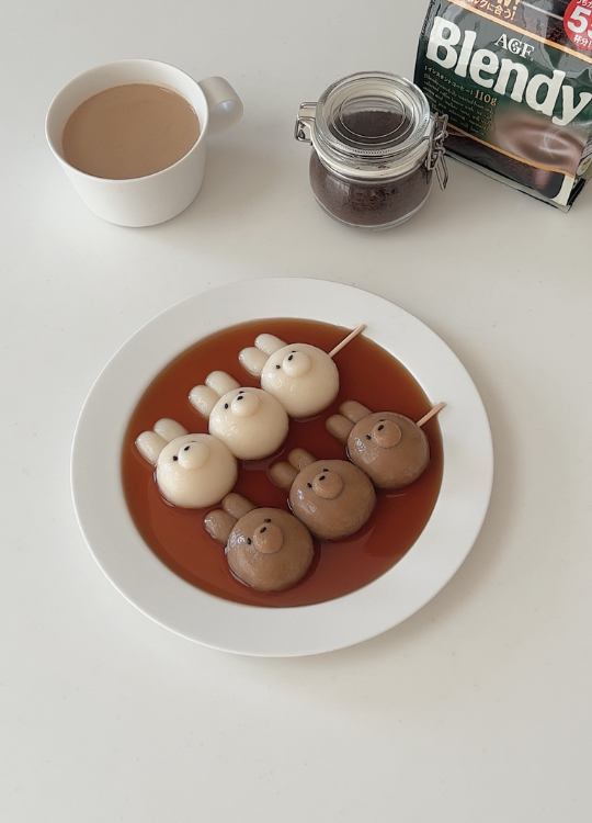 2色のうさぎみたらし団子