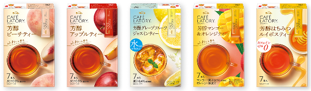 ブレンディ®カフェラトリー® スティックタイプのフルーツティー5種類（ピーチ、アップル、レモン、マンゴー、はちみつ）を並べた製品画像
