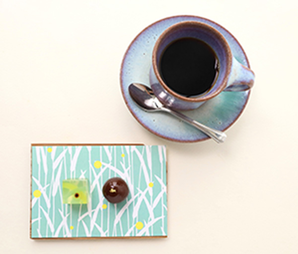 京都の老舗和菓子店・亀屋良長オリジナル和菓子「鳥羽玉・錦玉セット」と、神山湧水珈琲